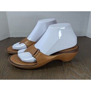 Sofft Brown Leather Thongs Slip on Wedge Sandals Womens 8.5 M Buckle Cushioned